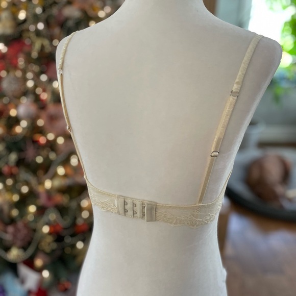 Lace Underwire Bra in Beige - Picture 4 of 8